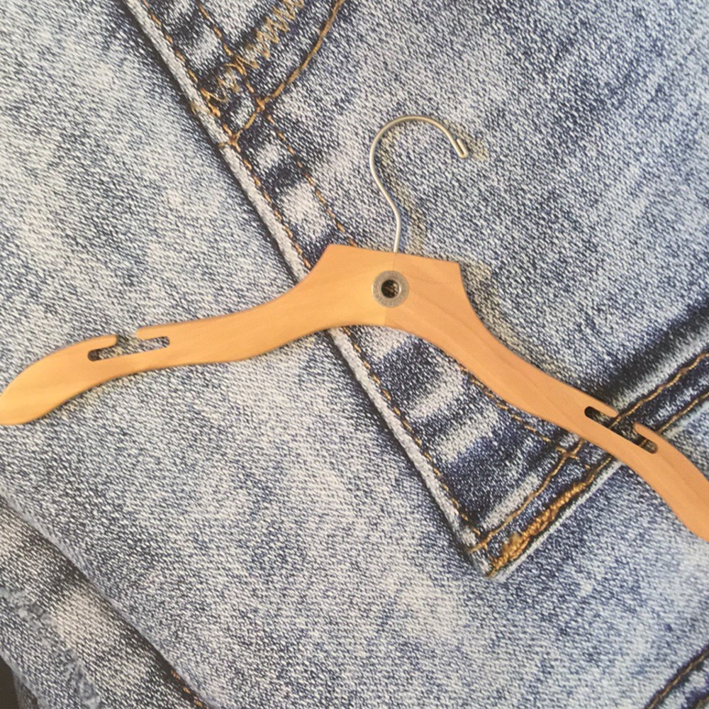 Set of 12 wooden hangers - Picture 1 of 3